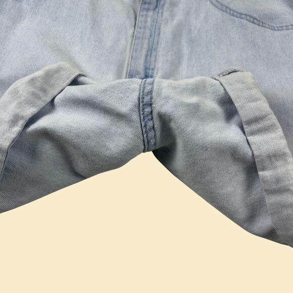 90s Riders highrise denim shorts, vintage 33" waist womens lightwash shorts - Picture 6 of 9